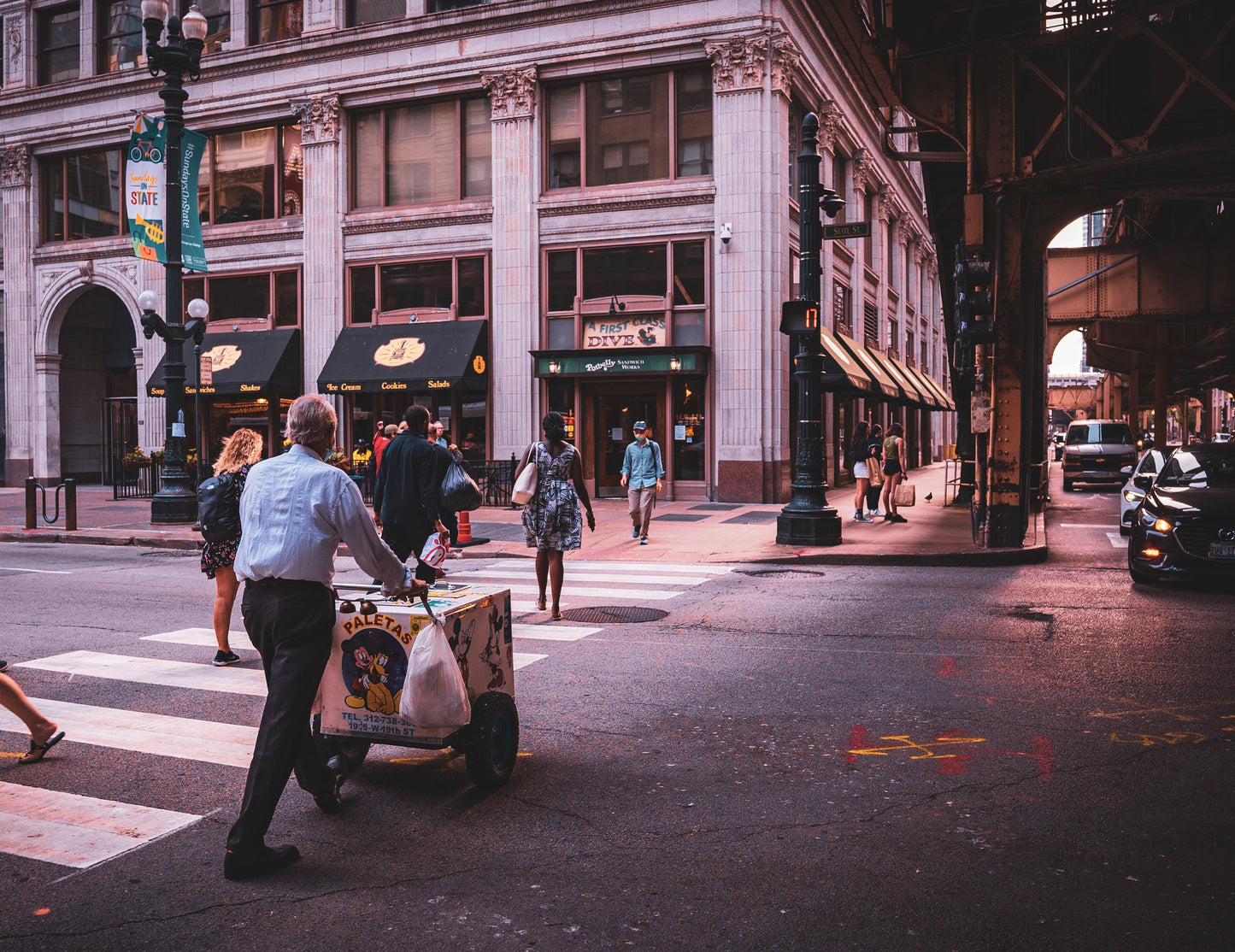 CHICAGO DOWNTOWN ICE CREAM PALETERO MAN